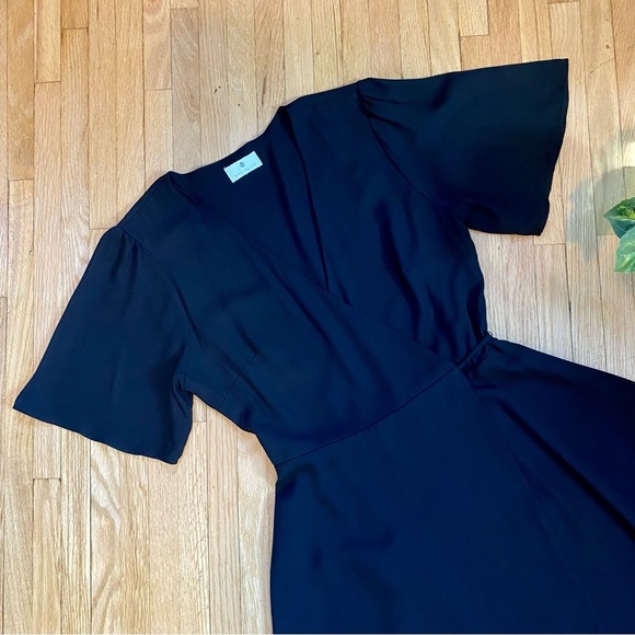 Socialite Surplice Flutter Short Sleeve V-Neck Tulip Hem Black Wrap Dress Size S - Picture 3 of 9